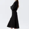 Mid Rise Curved Seam Midi Skirt – Black
