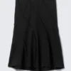 Mid Rise Curved Seam Midi Skirt – Black