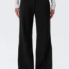 Mid Rise Flared Suiting Trousers – Black