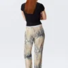 Mid Rise Loose Flounce Trousers – Beige – Snakeskin Pattern