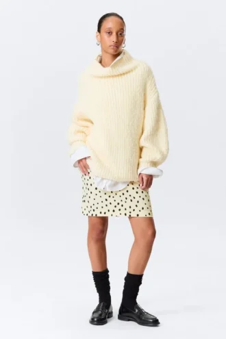 Oversized Knitted Turtleneck Sweater – Light Yellow
