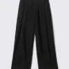 Pleated Loose Fit Wide Leg Trousers – Black