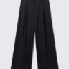 Pleated Wide-Leg Suiting Trousers – Dark Blue