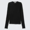 Slim Fit Long-Sleeved Lyocell Top – Black