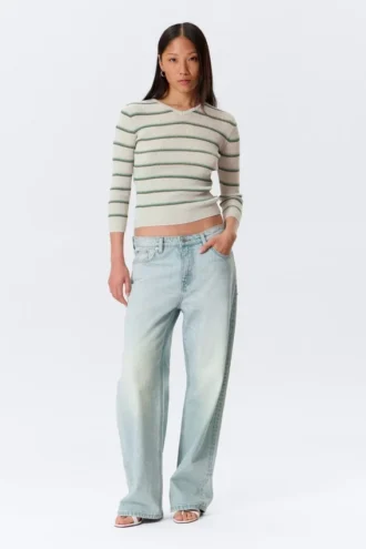 Slim Knitted V-Neck Sweater – Striped Light Grey
