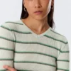 Slim Knitted V-Neck Sweater – Striped Light Grey