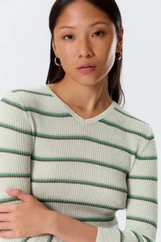 Slim Knitted V-Neck Sweater – Striped Light Grey