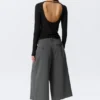 Slim Long-Sleeved Open Back Top – Black