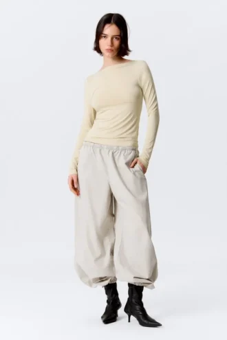 Slim Long-Sleeved Open Back Top – Light Dusty Beige