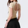 Slim Short-Sleeved Open-Back Top – Beige – White Binding