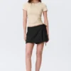 Slim Short-Sleeved Open-Back Top – Beige – White Binding