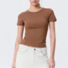 Slim Short-Sleeved Open-Back Top – Brown