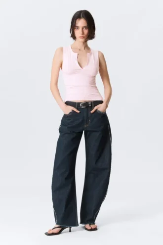 Slim V-Neck Sleeveless Top – Light Pink