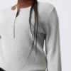 Waffled Long-Sleeved Henley Top – Grey Melange