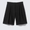 Wide Pleated Tailored Shorts – Black